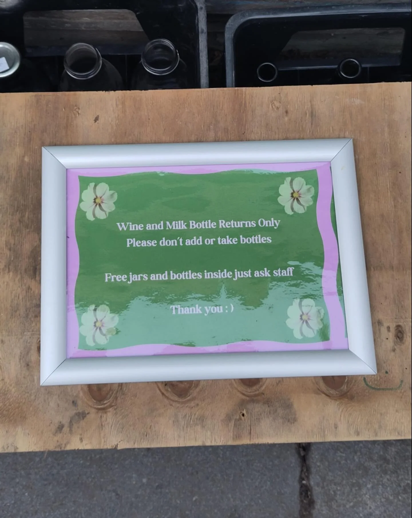 New sign to avoid bottle confusion! 
The bottles outside the shop are NOT clean and awaiting return to @hookandsonfarm or @sustainablewinesolutions 
The bottles inside the shop are clean and free for customers to refill with. 
Planning to turn this s