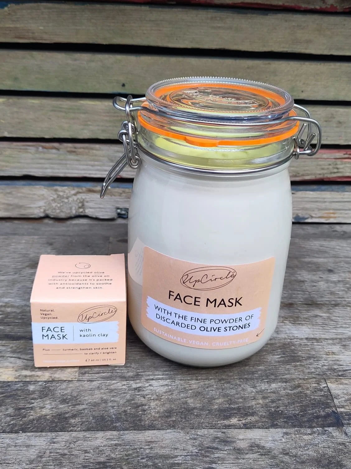 New @upcirclebeauty products 🎉 
The Upcircle skin / hair care range is proving so popular we are expanding again. 
Now we have the face mask (bulk and prepackaged) and the conditioner cr&egrave;me pre packaged. 
If you would like samples of the prod