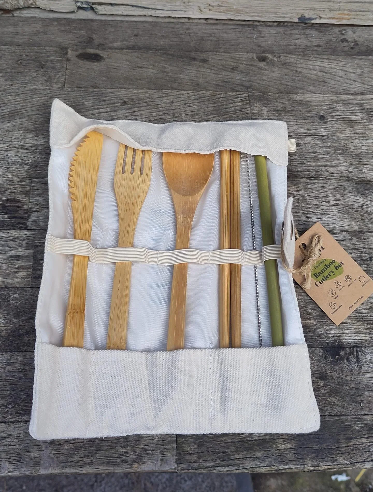 New to refilling and reducing waste? 
We have extended our range of organic cotton produce bags. 
There are now net and solid fabric ones. 
Plus we now have an on the go travel cutlery set. 
Easy to pop in your bag for work, or street food. 

#refill