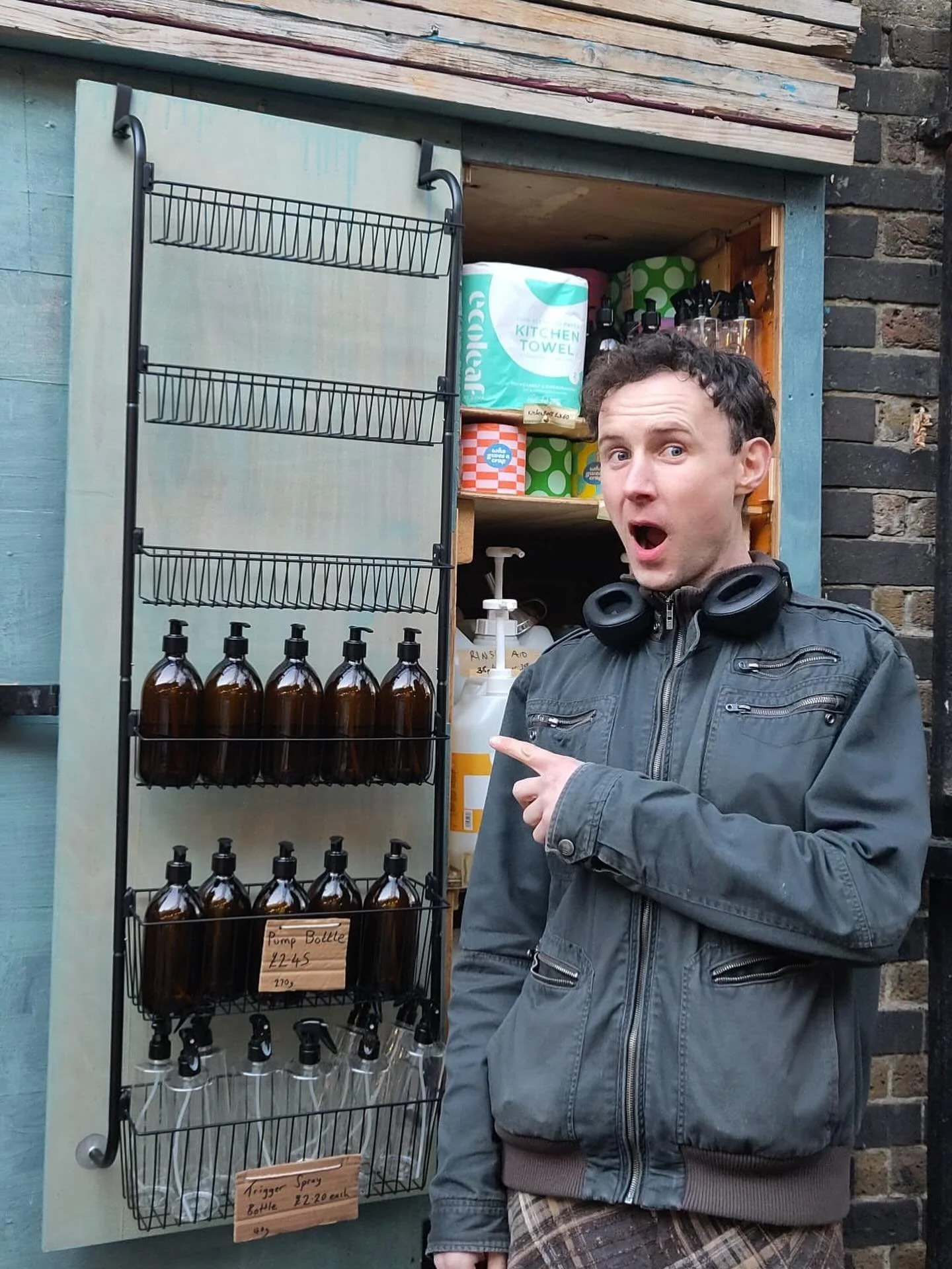 Have you seen our new display unit? 
Just when we think we can&rsquo;t fit in anything els, we find a way! 
Can&rsquo;t put too much more outside, or the farm van won&rsquo;t fit through 😂😳

#ecolifestyle #sustainablehomeware #reusablebottles #brin