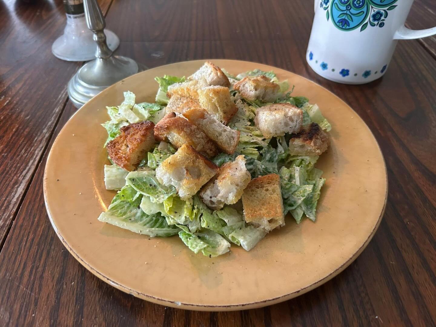 New recipe on the website by staff member Ellie. 
A Caesar salad is perfect for late spring. 
Add protein toppings, if desired, like seitan, egg or roasted tempeh. 
Check out link in bio 👆

#simplesalad #springsalad #organicfood #refillfood #refills