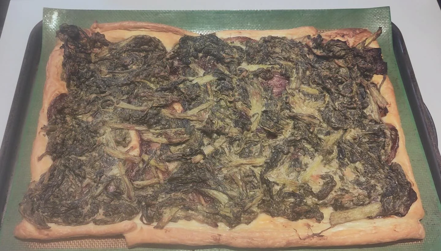 Recipe update for Spinach tart. 
We now stock frozen spinach @_packdco and it works really well with @nettle.foods Havastock White (plant based feta). 
Lovely hot, or cold for a picnic. Check out the recipe via link in bio 👆

#frozenveg #plasticfree