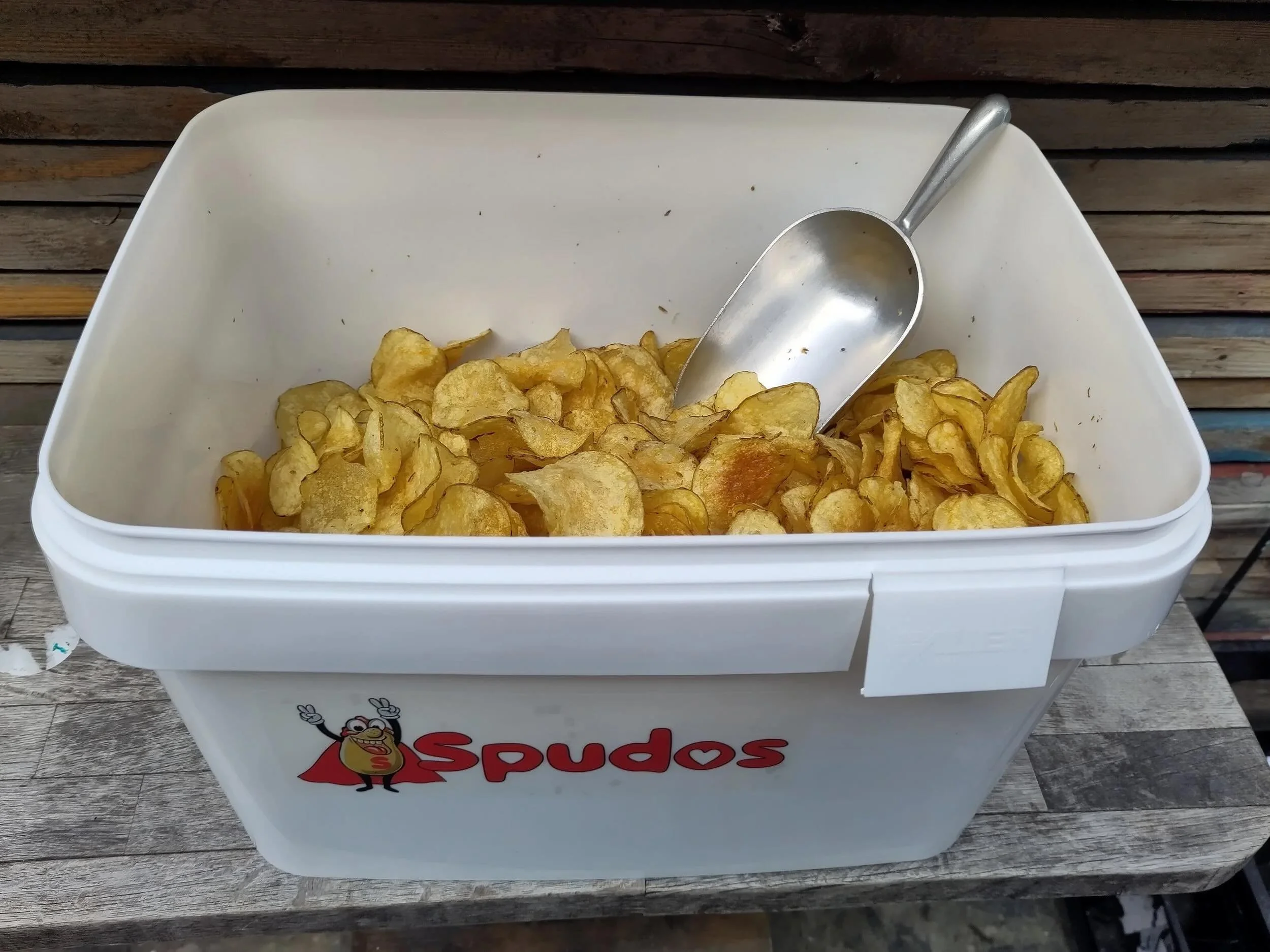 Did you know we stock loose crisps? 
The delicious @spudos_crisps are half way between a Walkers and a Kettle chip, just perfect. 
Bring your own bag / container, or use a paper bags. Plus you add the flavour you fancy, in the strength you want! 
We 
