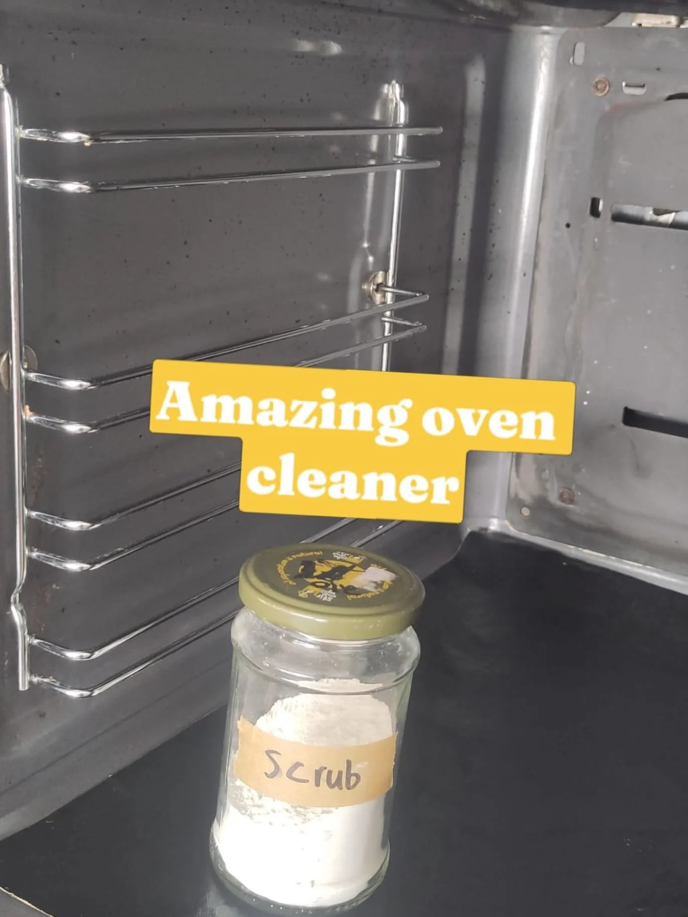 Have you seen we have a new Scrub powder from @fill_co ?
Among other uses it makes a great oven cleaner. 
Just mix with a little water and washing up liquid to make a paste. Leave on the oven for 20 mins and wipe off. 
As it&rsquo;s loose you can jus
