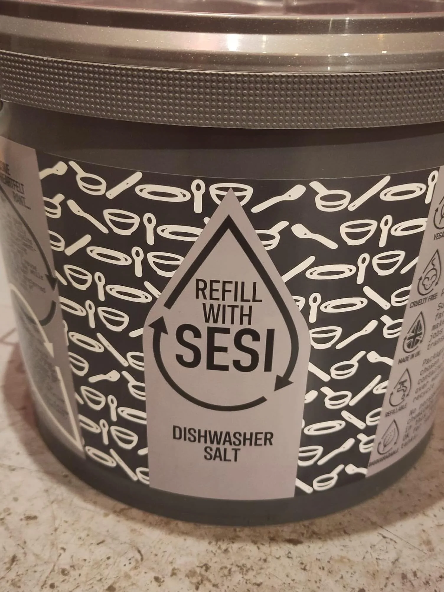Big request, we are now stocking loose dishwasher salt! 
Find it inside as we don&rsquo;t want it getting wet, when it finally rains! 

#dishwashersalt #refillcleaning #refillshop #refillshopsoflondon