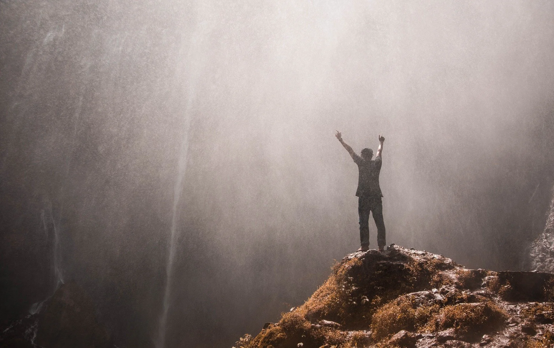 waterfall-4297449_1920.jpg