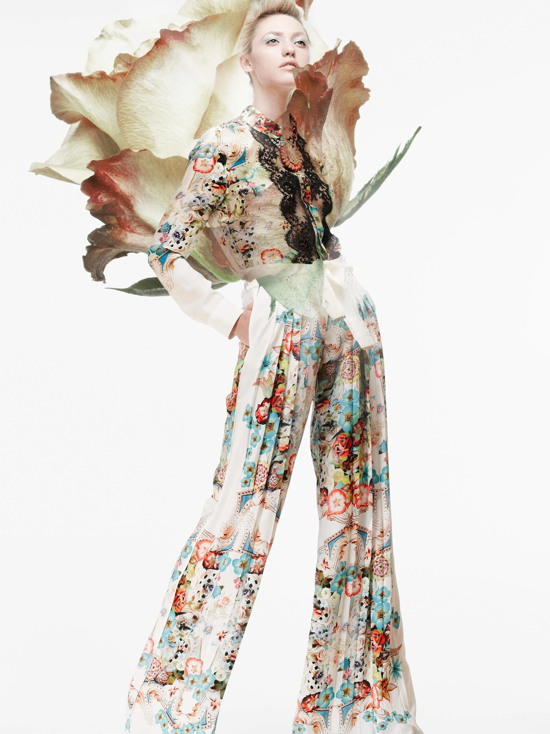 JFC_ED_MARIE CLAIRE_FLOWERS_VERSIONPHOTOGRAPHER_05_05012011.jpg