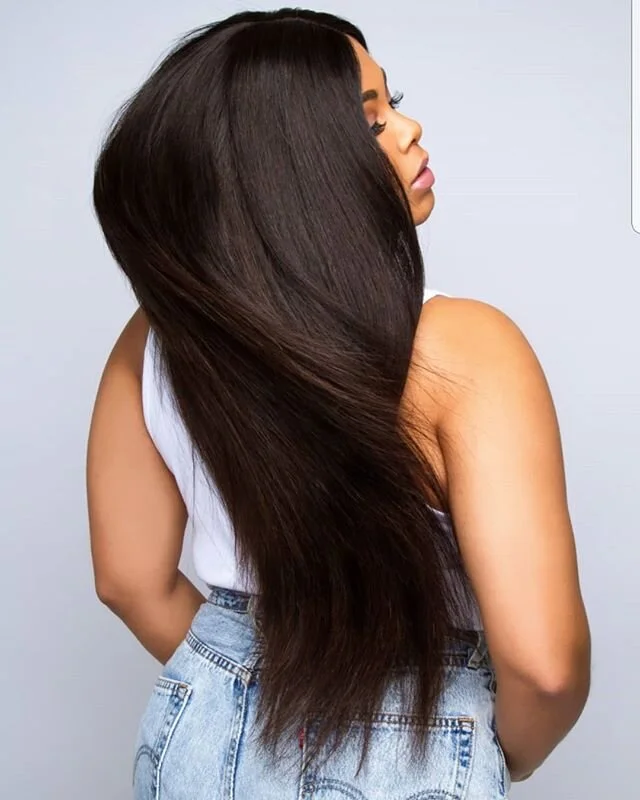 Hair only flows like that when its natural. @naturallyshic for your bundles so you can look and feel natural.  #naturallyshic #naturallyshichair #bundles #weaves installs #wigs #goodhairdontcare #sewntracks