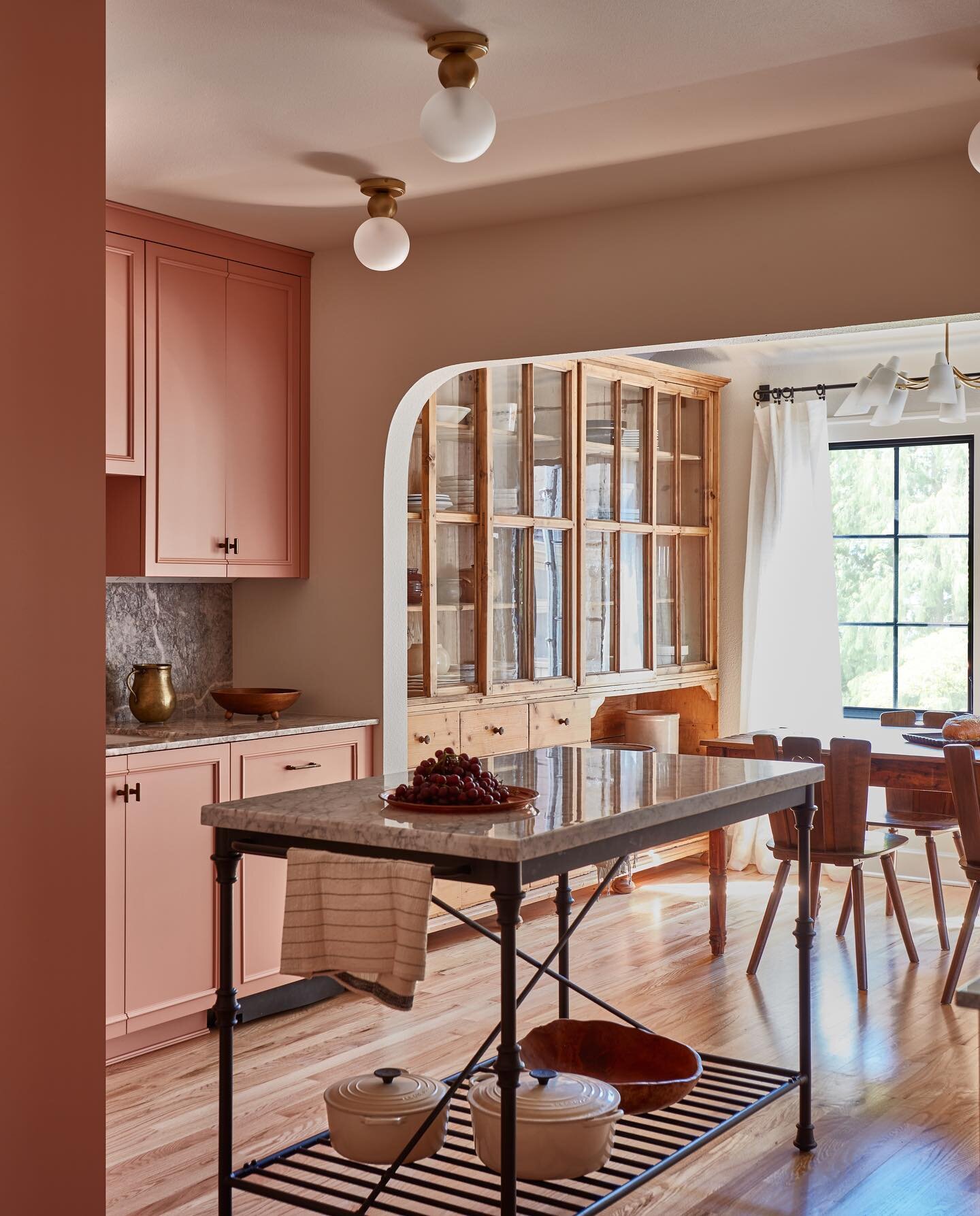 From the snazzy pink kitchen into the dining room with an ENORMOUS work horse of a vintage 19th century antique storage cabinet 📷 @michaelcliffordphotography