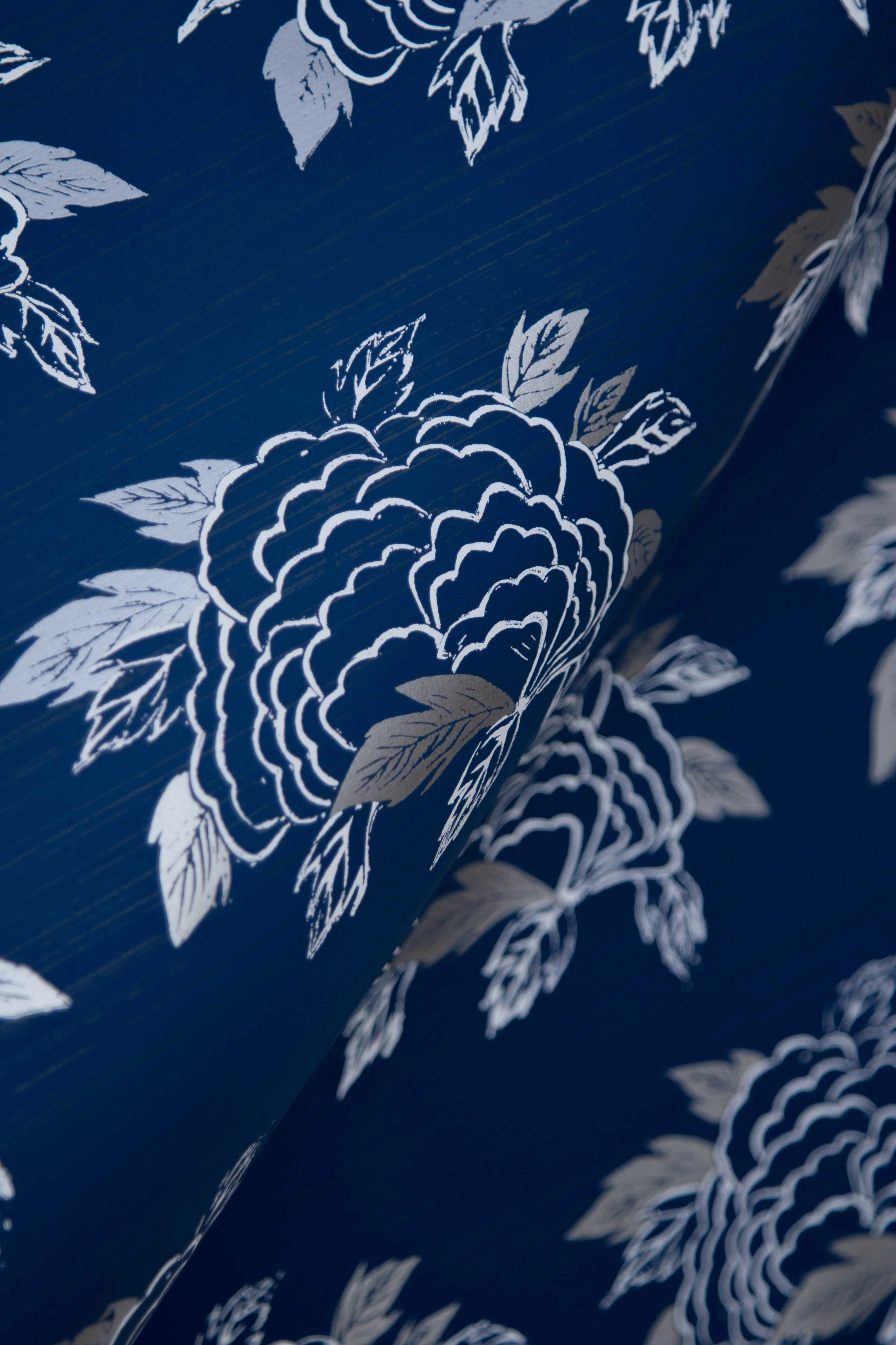 Chrysanthemum in Navy, SL130-02