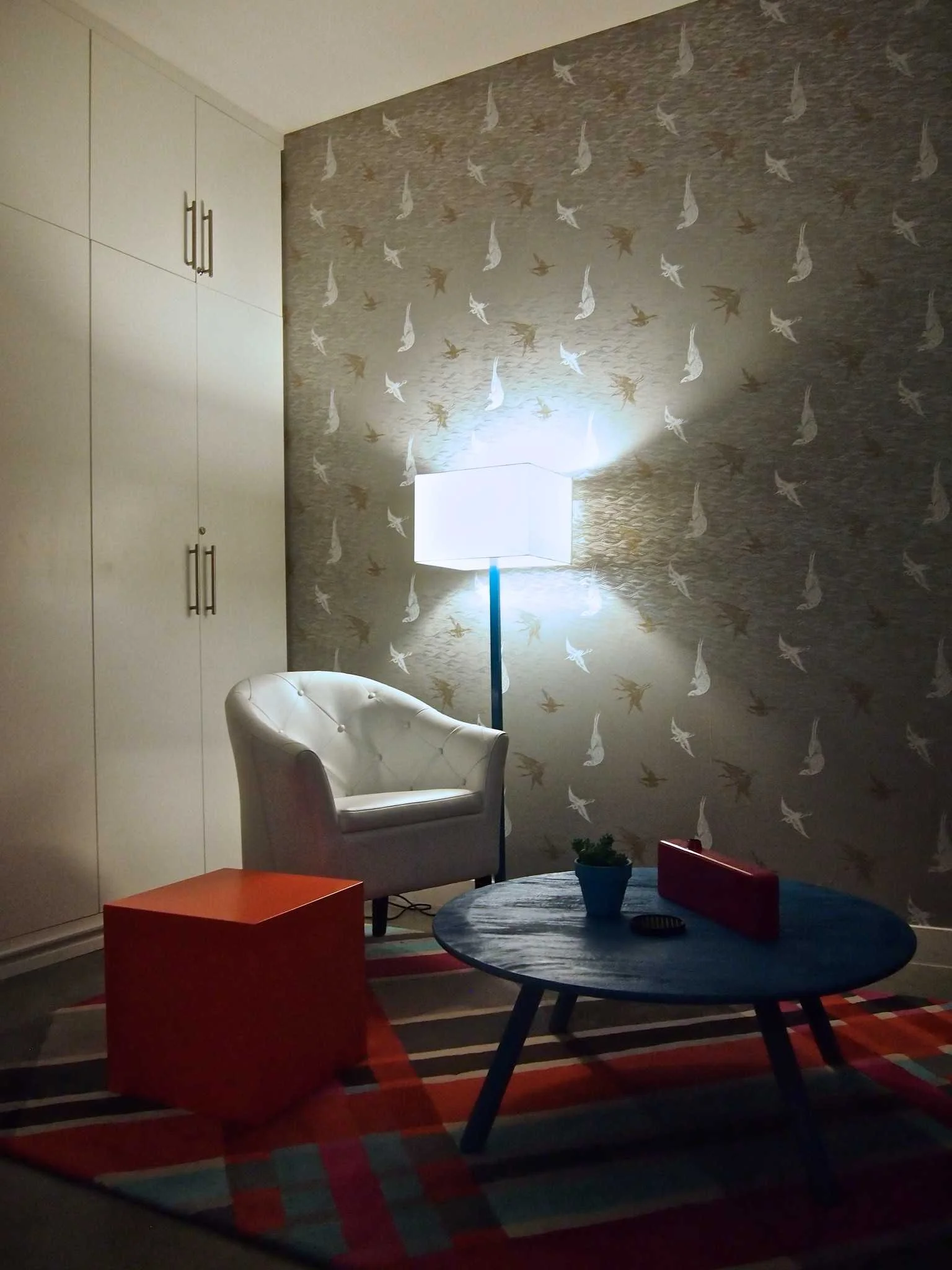 Birds Wallpaper in Silver
