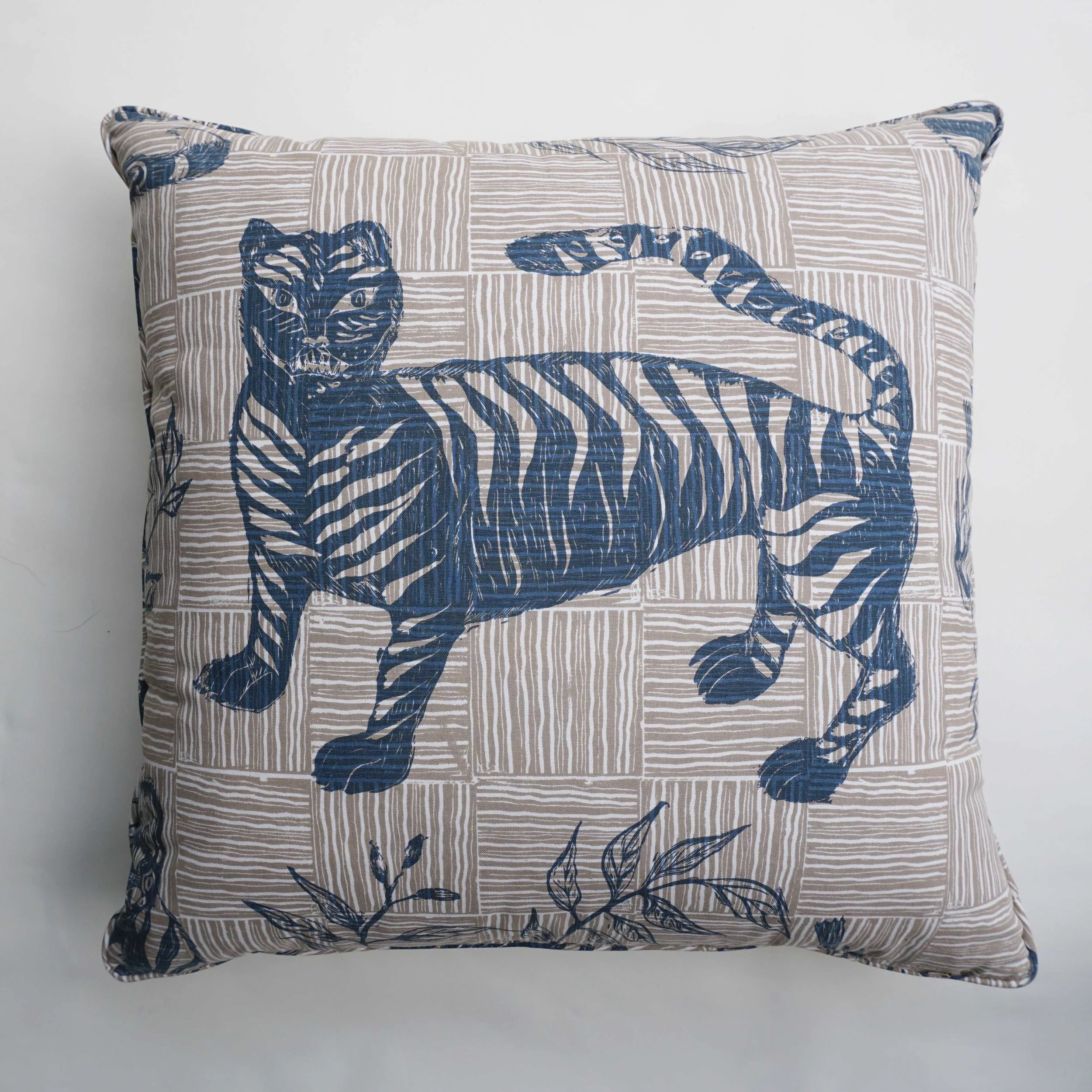 Standing Tiger & Magpie in Deep Blue, KF220-01P