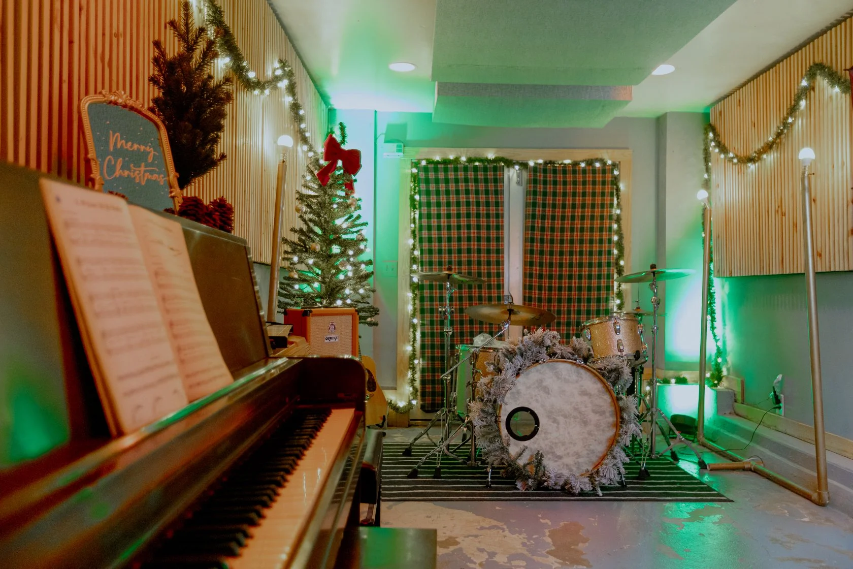 Hideout_Christmas-5.jpg (Copy)