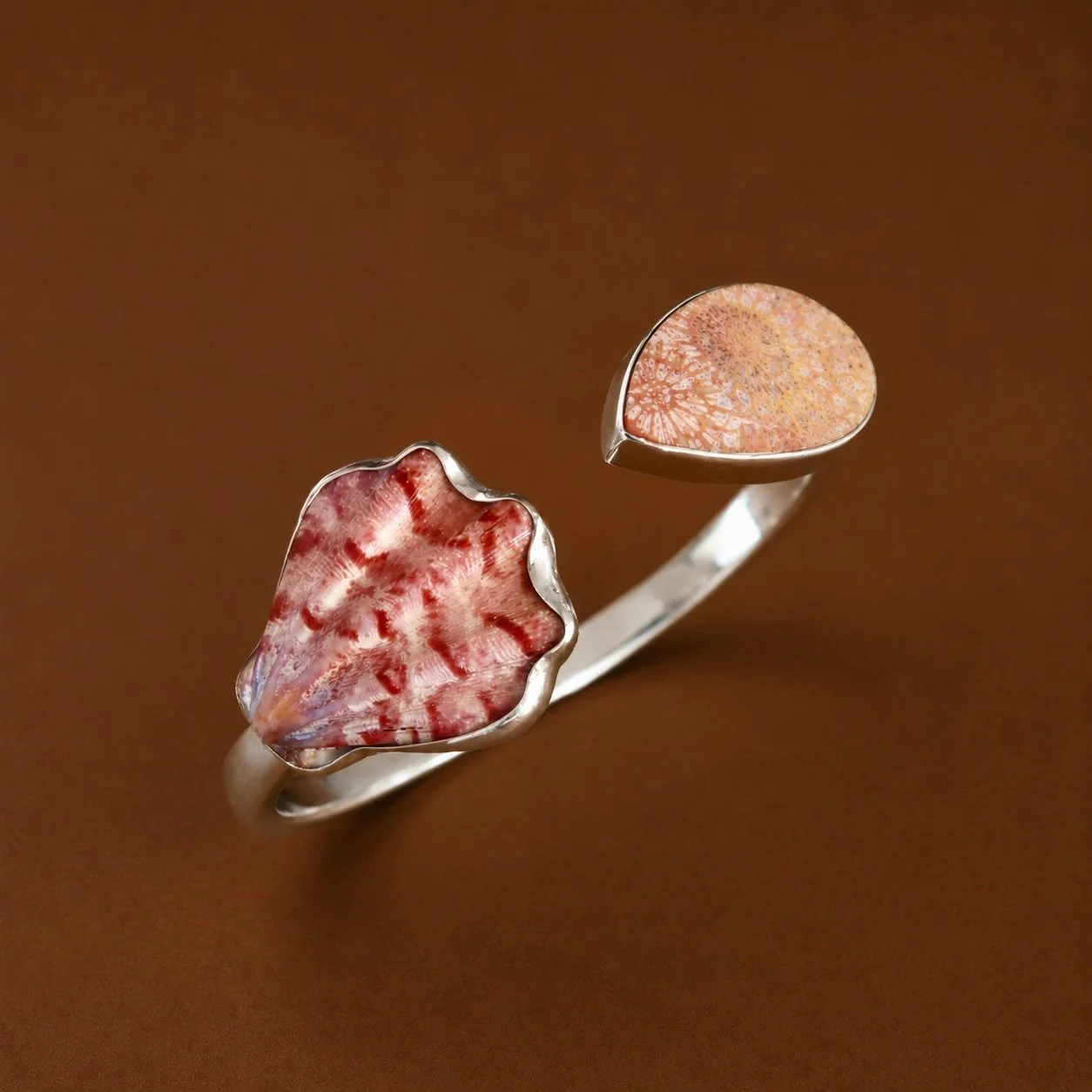 Fossilised Coral and Japanese Decatopecten Cuff