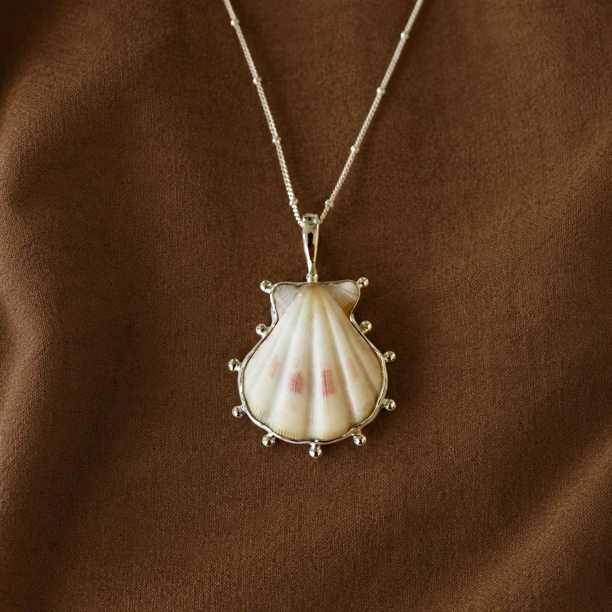 Oasis White Decatopecten Necklace