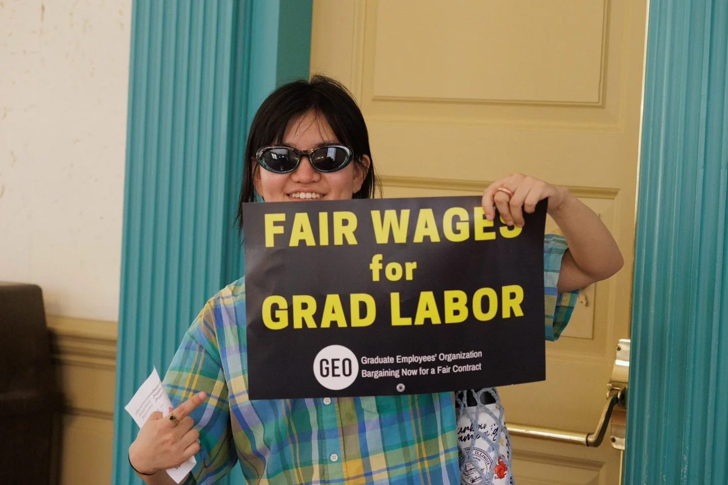 Let&rsquo;s peek at our Full Contract Bargaining Session #2 👀

📸 @ivorychorng 

Do you agree that all graduate workers deserve dignity in our new contract? Well, it&rsquo;s up to US ALL to make sure we get it! Our power doesn&rsquo;t stop at the ba