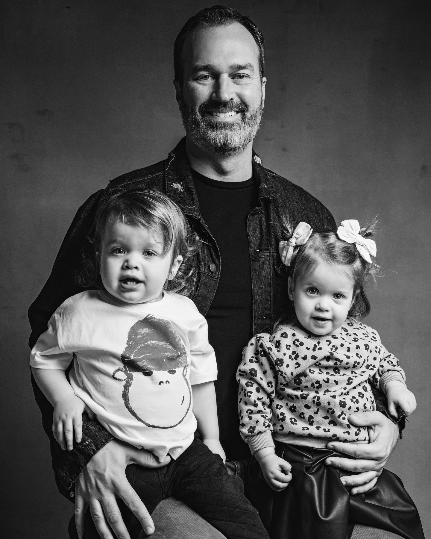 If anyone knows the effort and struggle it takes to get a good photo of your loved ones, it&rsquo;s me!! Here&rsquo;s my husband and my twin toddlers! And boy this was a total doozy! Don&rsquo;t miss out on memories with you family because it&rsquo;s