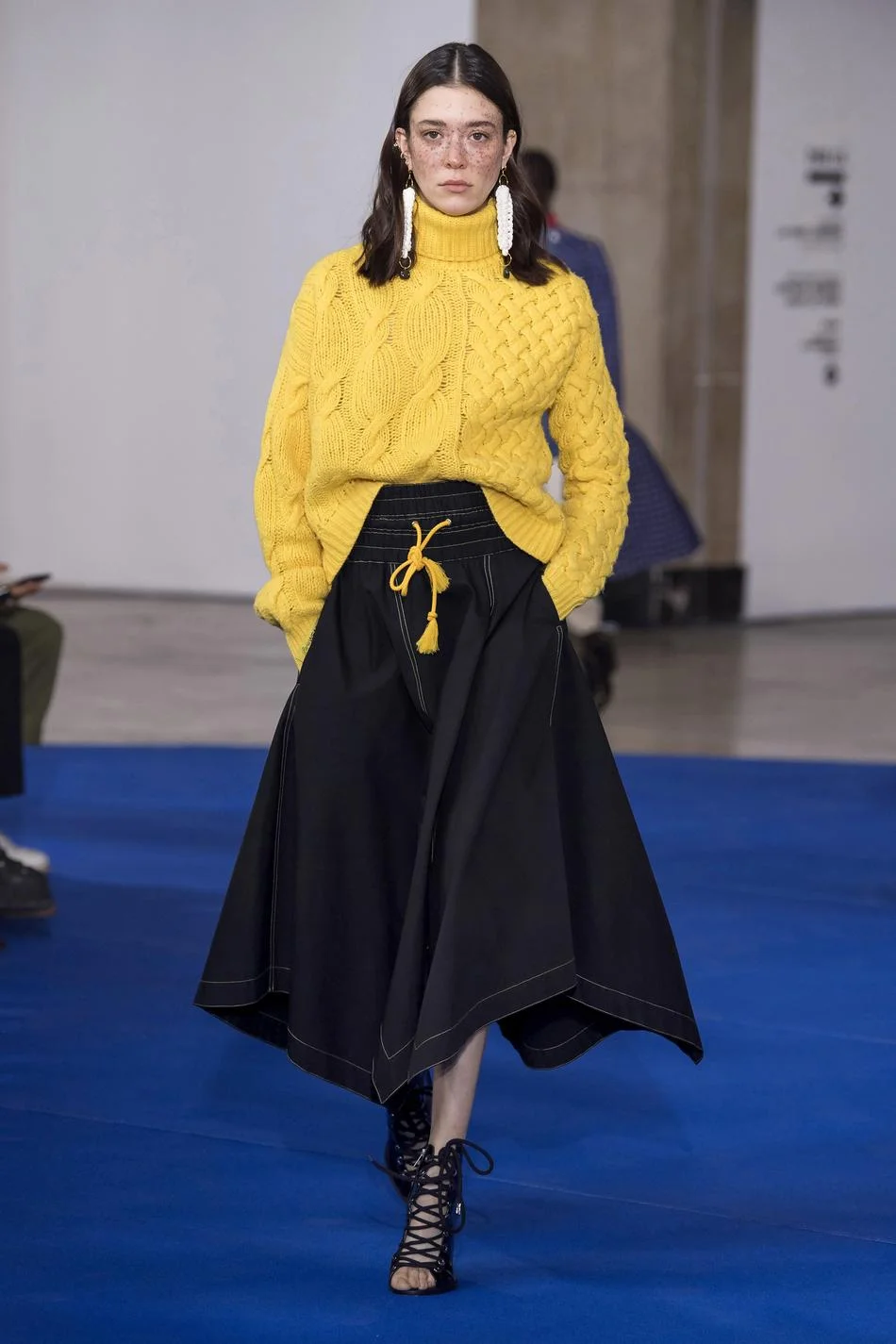 defile-victoriatomas-automne-hiver-2019-2020-paris-look-13.jpg