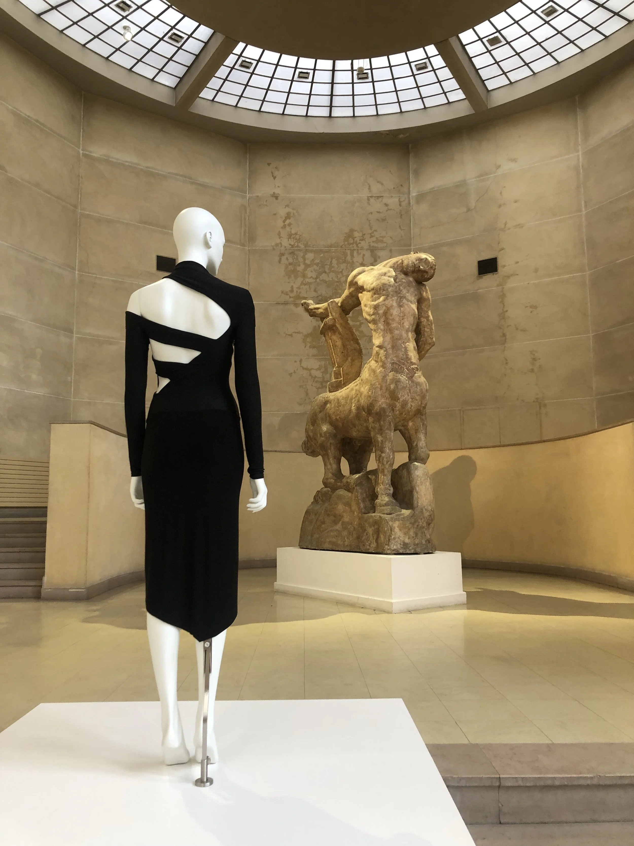 Dos à la mode, l'exposition mode du Musée Bourdelle
