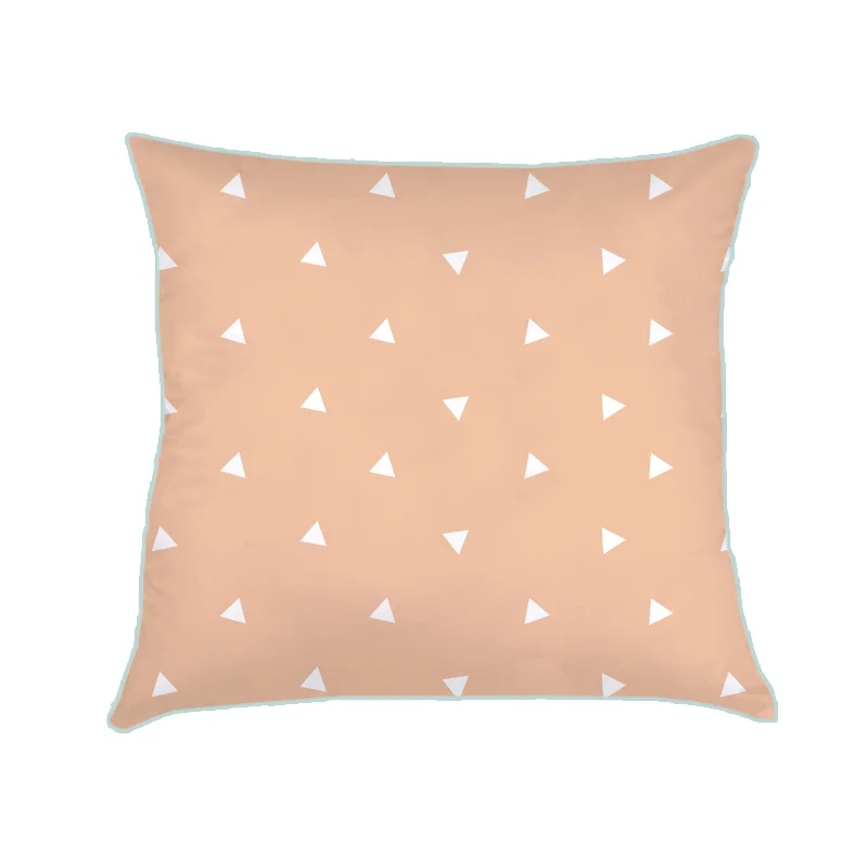 ALMOFADA triÂngulos (capa + recheio) | coral E VIVO ACQUA | 48x42cm | R$159,00 COD: KIDS_CR_0052 CApas podem ser vendidas separadamente - valor R$139,00
