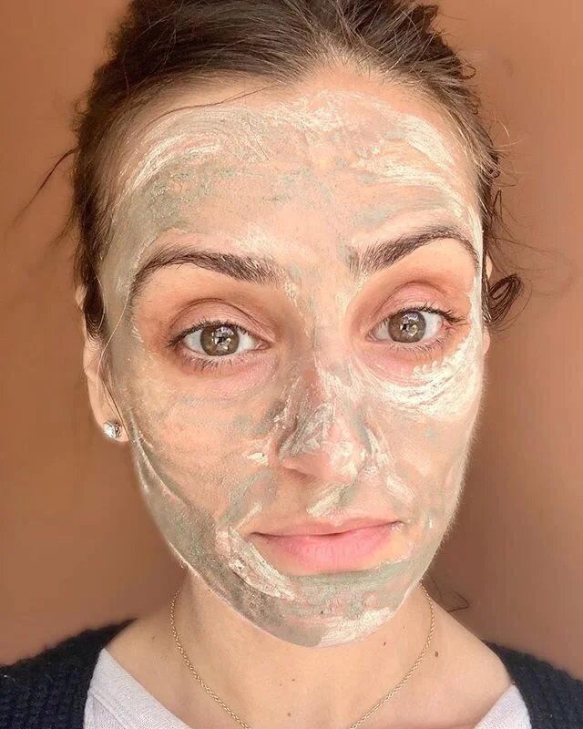 Today&rsquo;s masterpiece 👸🏻🐸
Part wet part dry Pure Algae Enzyme Mask. Hydration, softness, and nourishment. A mild yet effective exfoliation making it a great choice for sensitivity.&nbsp;I couldn't really smile here approaching the 5 min mark i