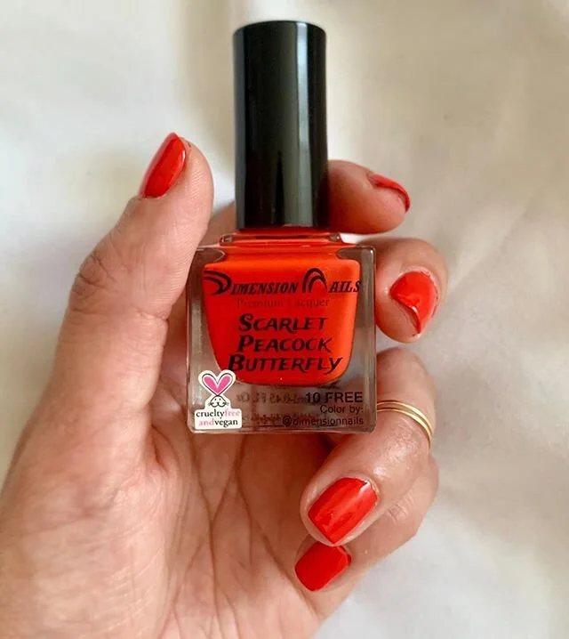 Just a Mani Monday! 💅🏻✨
.
.
Scarlet Peacock Butterfly @diminsionnails  Cruelty free and vegan premium lacquer. 🦚🦋
.
.
.
.
.
.
.
#manimonday #browngirlswap #selfcare #loveinaction #nails #hands #rednails #mani #manicure #nailpolish #handmodel  #be