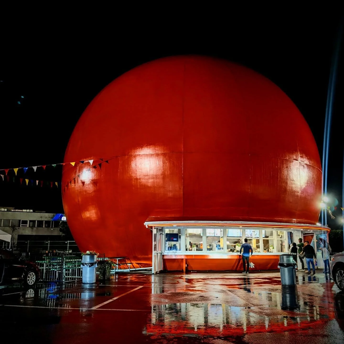 Tish and I ate in 25+ restos and cafes which included hot dogs at midnight in the pouring rain, fois gras in a can, managed to snag a table at Joe Beef, and made friends in line at La Banquise with @ichbinbaden. We walked like 75K steps, and hit all 