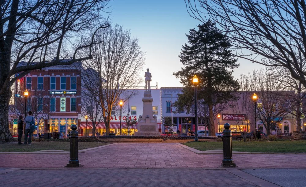 Downtown Bentonville, only minutes from the Manor, offers a variety of High South cuisine restaurants, boutique shops and museums.