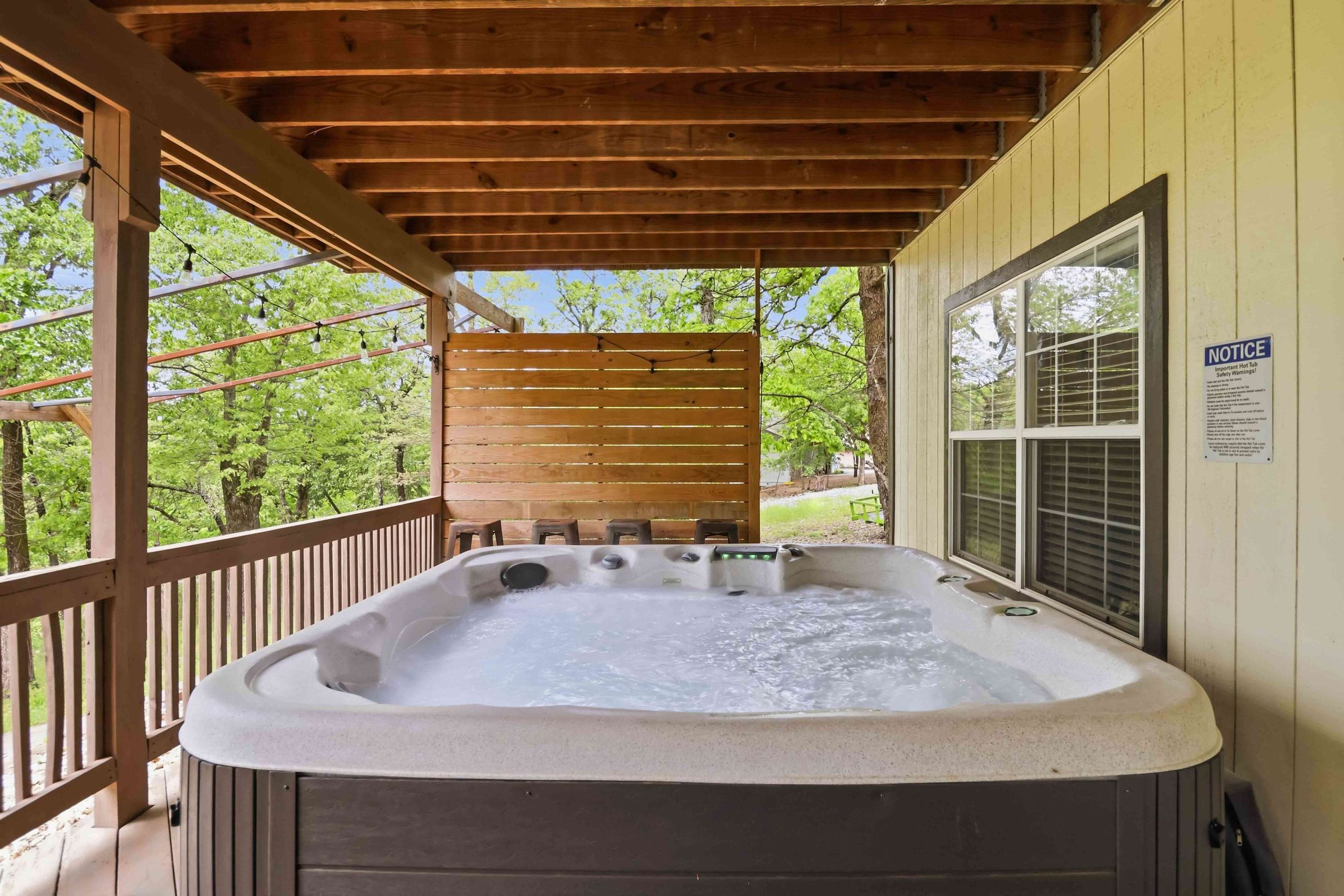The Ubuntu - Hot Tub - Lake Windsor - 2miles to Bike Park