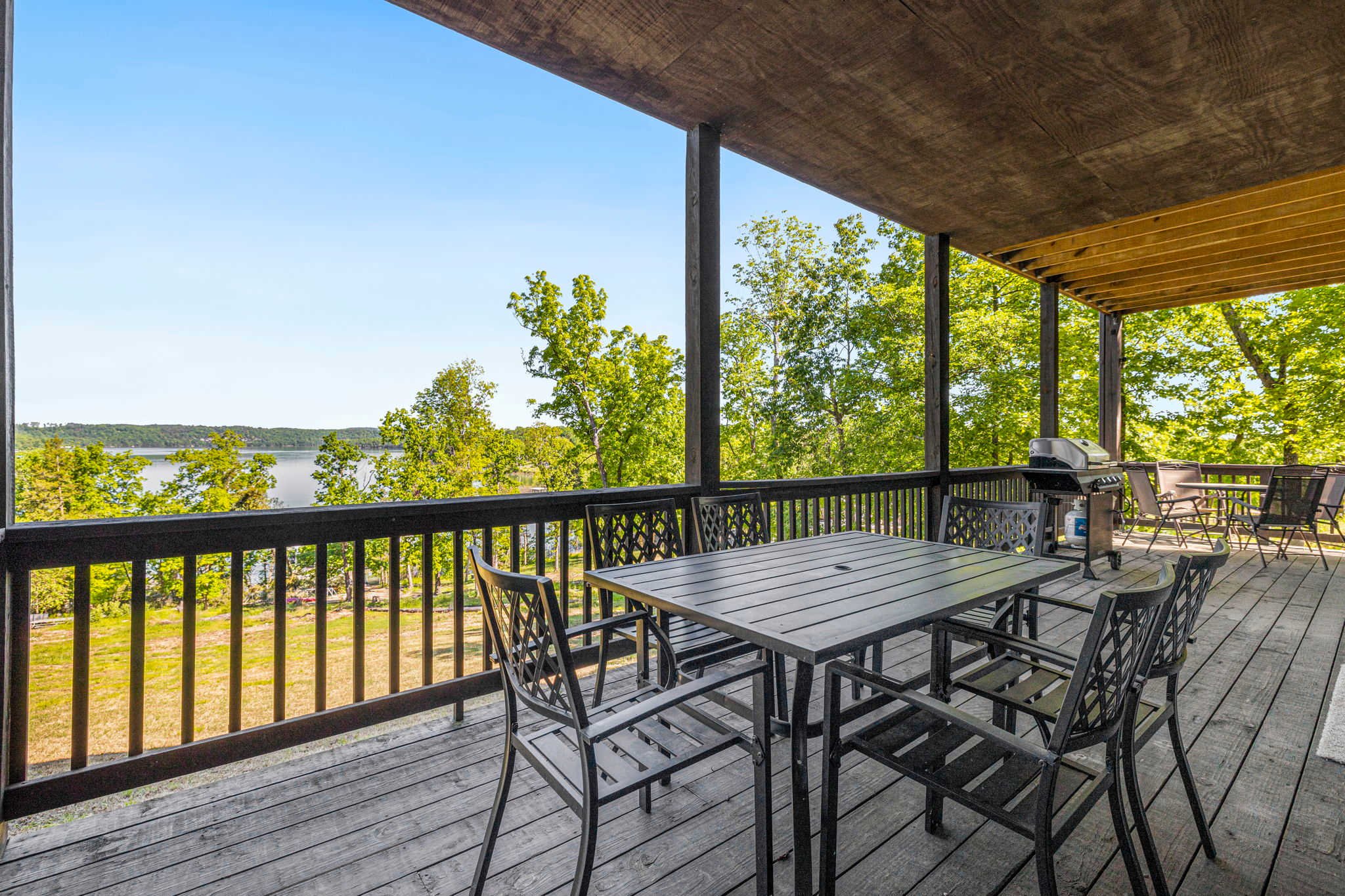With a dining table and grill, enjoy al fresco dining on the spacious outdoor deck.