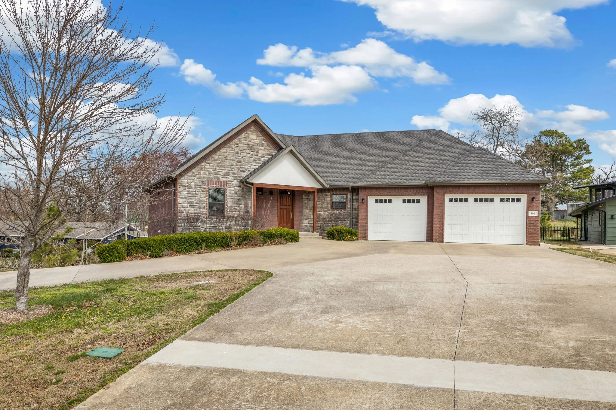 Welcome to The Northender! Offering amenities for up to 16 people, our spacious two-story, 5-bedroom, 5.5-bathroom home is the perfect blend of luxury and convenience for the whole family! 