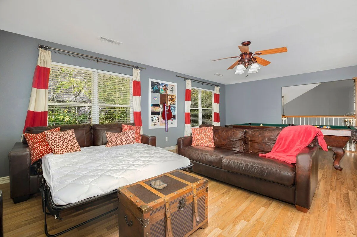 One of our sofas doubles as extra sleeping room - a Queen-size bed with extra linens for 2 more guests. 