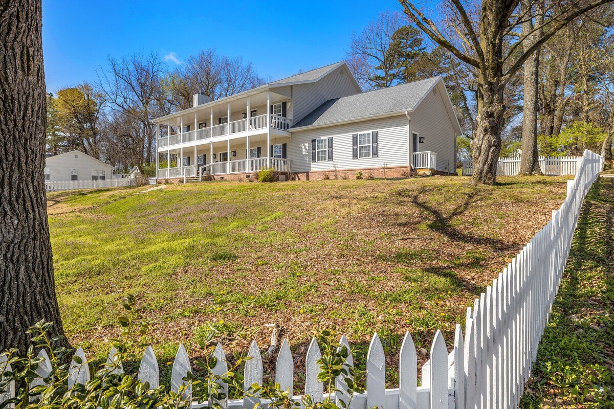 The real showstoppers are our giant double-decker front porches with unbeatable views of the Razorback Football Stadium!

When you're ready to take the festivities outside, our large fenced-in front yard was made for yard games and letting your young