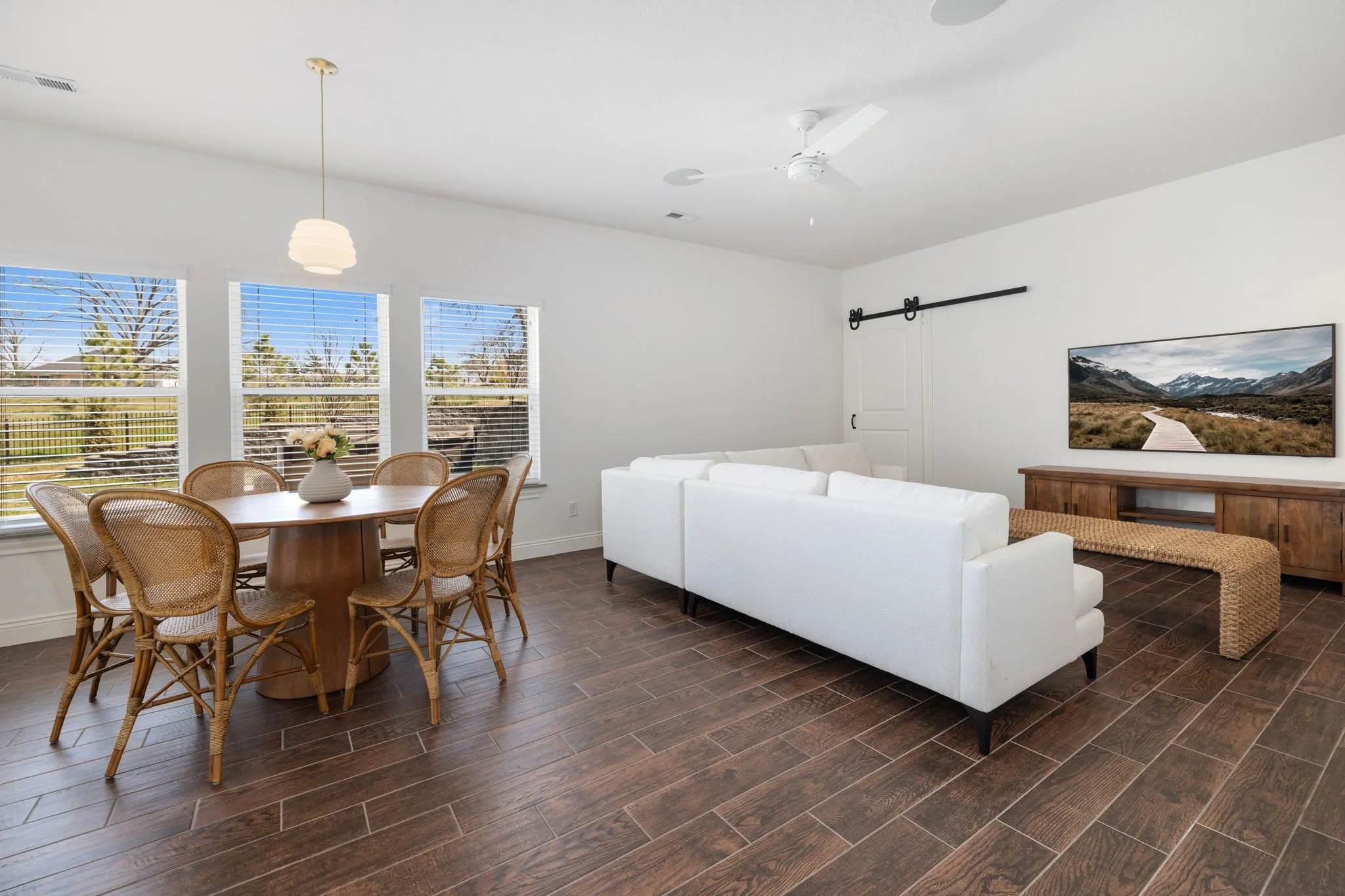 Table with seating for 6. Perfect for game night.