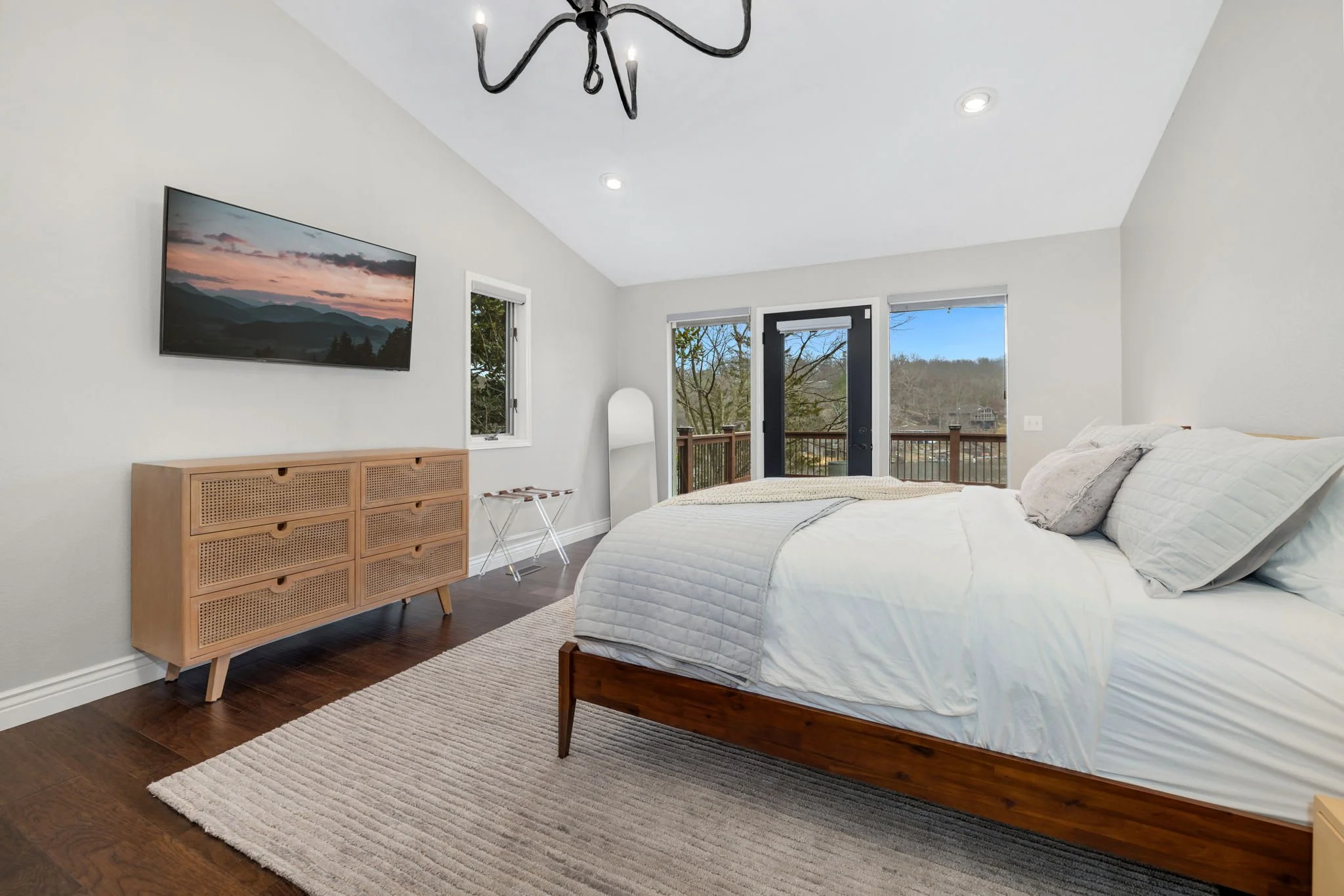 After a long day out on the lakes and trails, settle into one of our 4 luxury bedrooms.