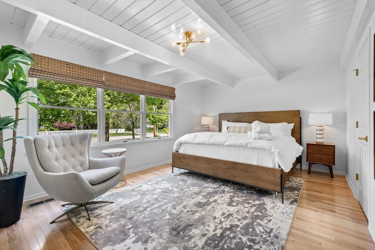 When it's time to turn in for the night, choose from one of our 4 bedrooms with six luxury beds.