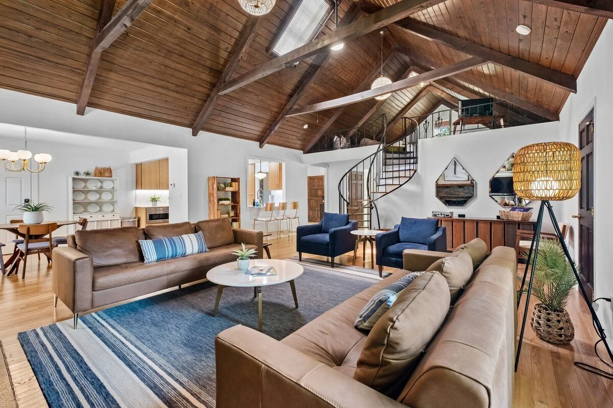 Sunny Chalet - 1 block to Bentonville Downtown - Sleeps 10