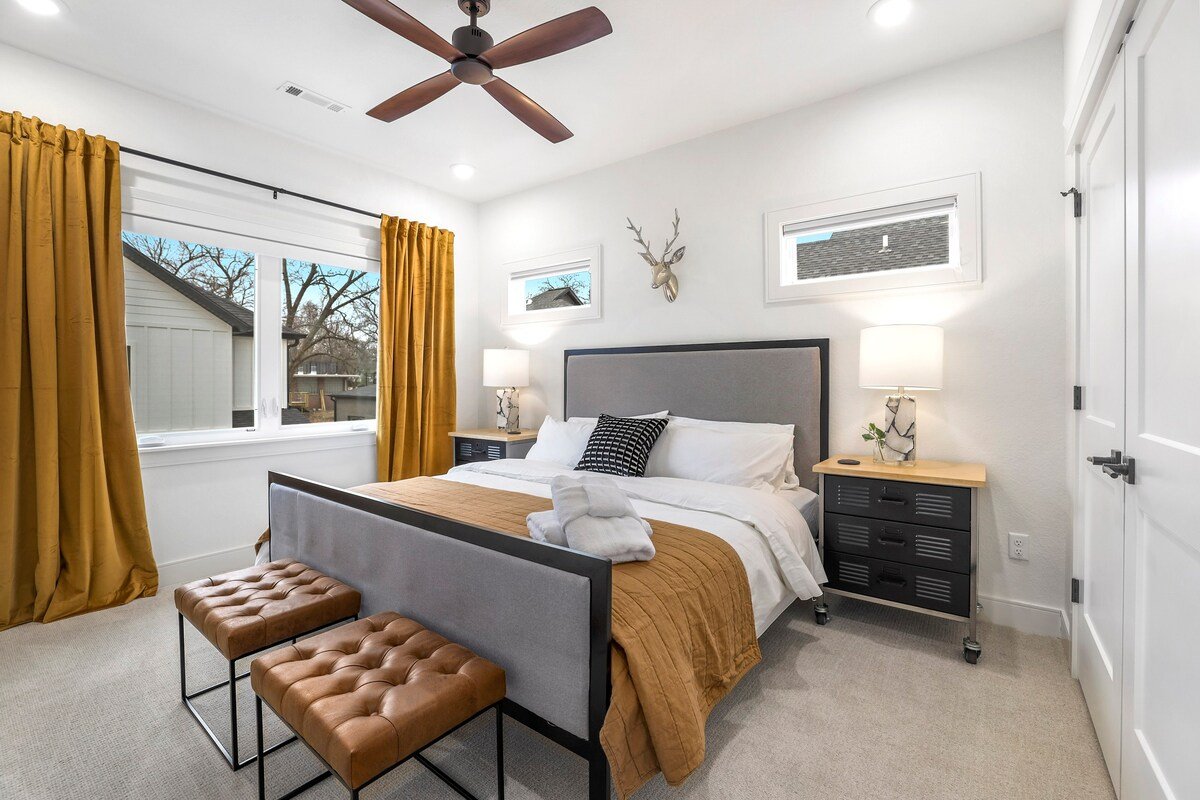 At the end of the day, settle into one of our five luxury beds. Sleeps 10.