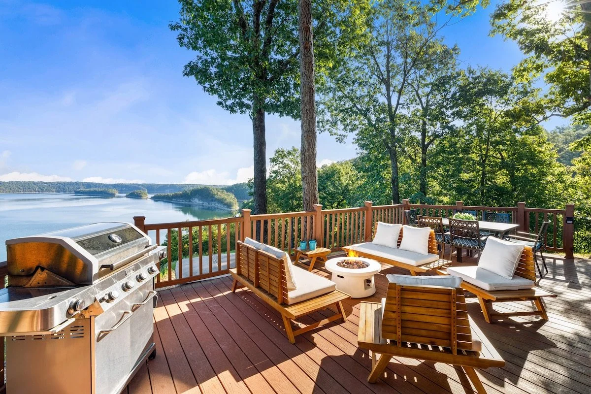 Birds Eye Retreat - 10 acres on Beaver Lake - Hot Tub