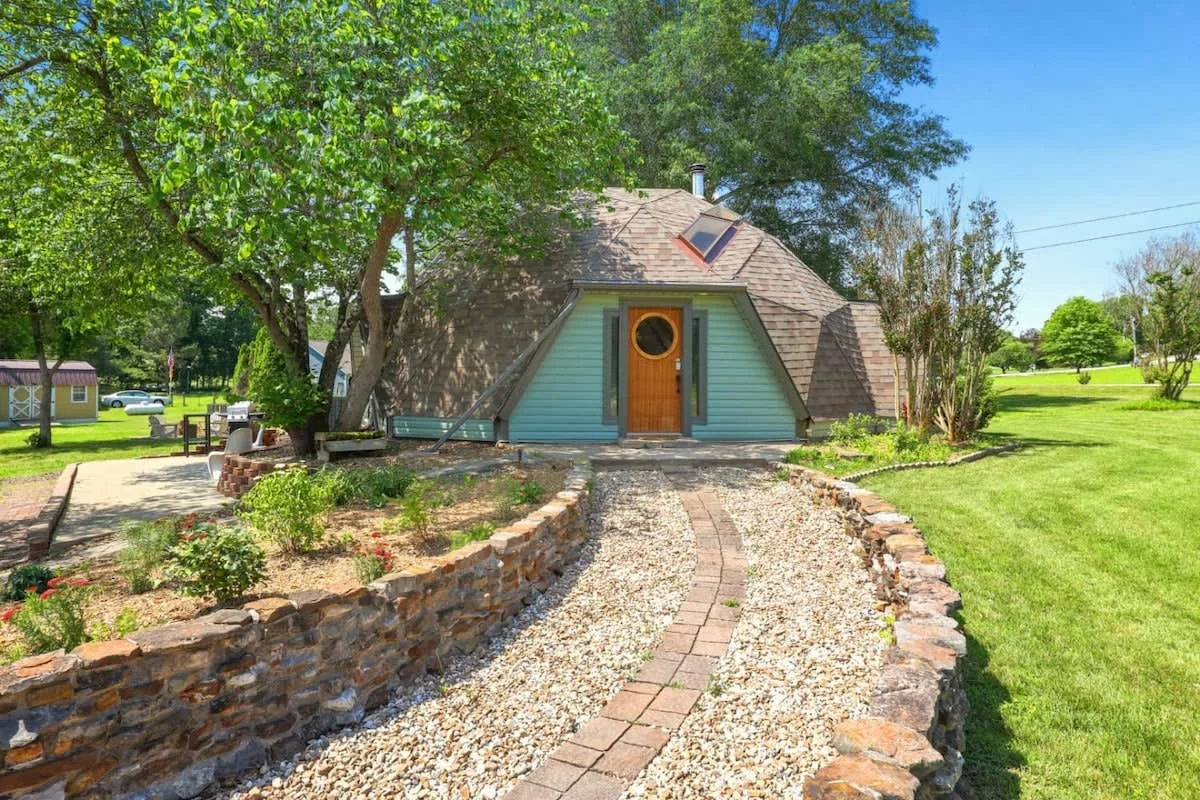 Our property is situated on a quiet country road, within walking distance of both Beaver Lake and Hickory Creek Marina.
