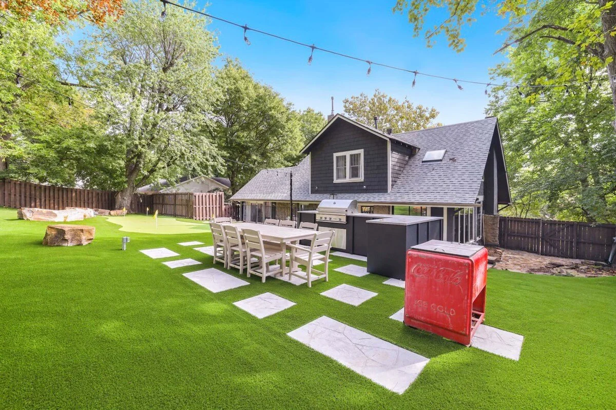 Outdoor kitchen with built-in gas BBQ grill and dinning space.