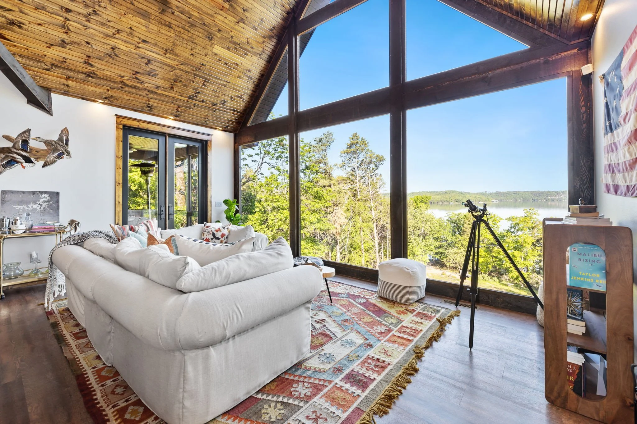 The entire space is flooded with natural light and boasts gorgeous views of Beaver Lake from every angle. Gaze through the telescope for shooting stars and maybe a glimpse of a bald eagle flying over the lake! 