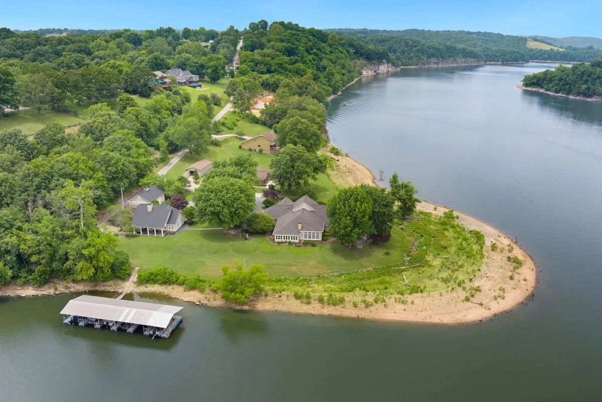 Shoreline Serenity - Direct Lake Access