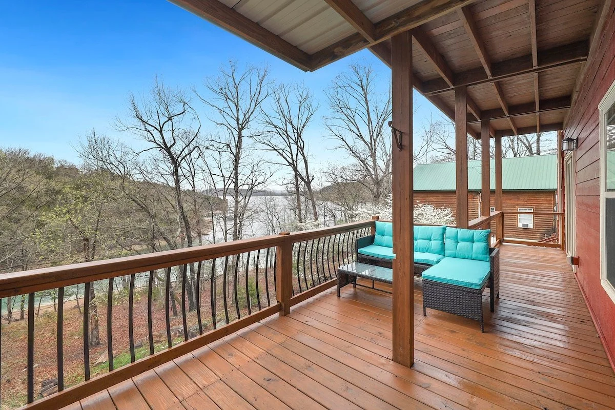 Enjoy our cozy lounge seating with spectacular scenic views of Beaver Lake.