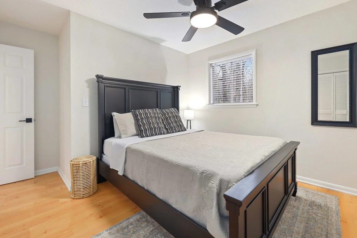 When it’s time to turn in for the night, choose from one of our five bedrooms and seven luxury beds.