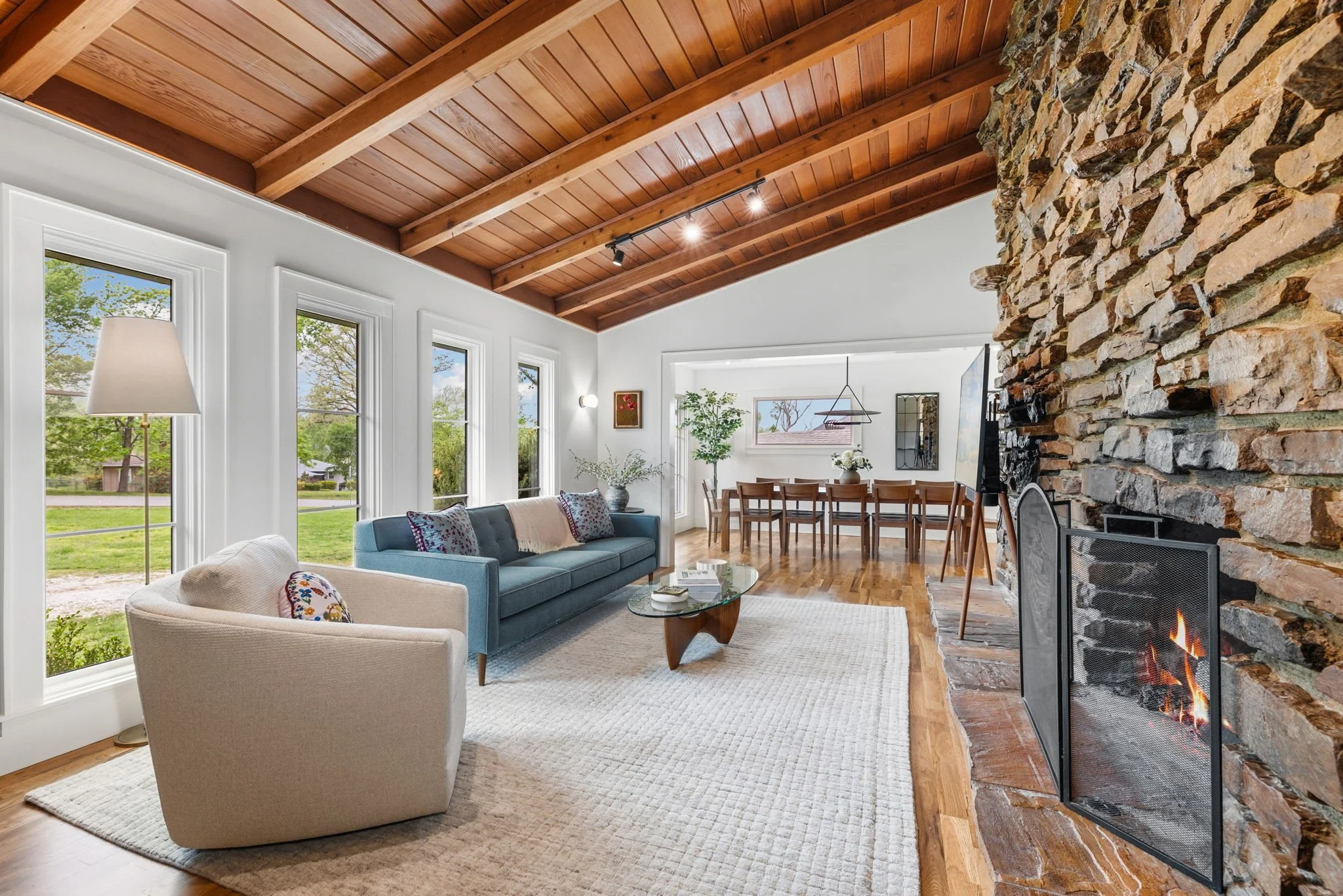 Mid-Mod-Sauna & Hot Tub-Walk to Downtown-On MTB