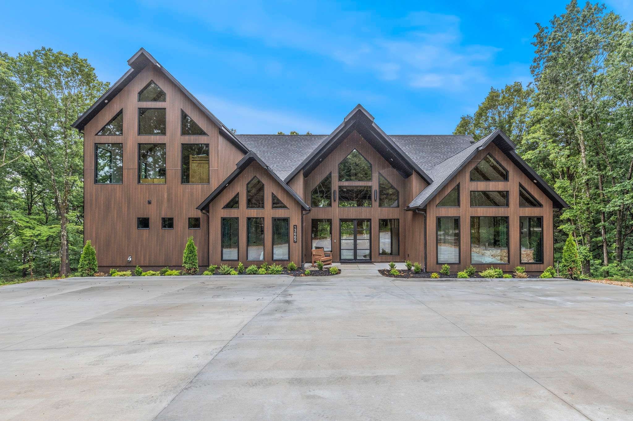 Roaring River Hideaway - Epic Patio with Hot Tub and Gameroom