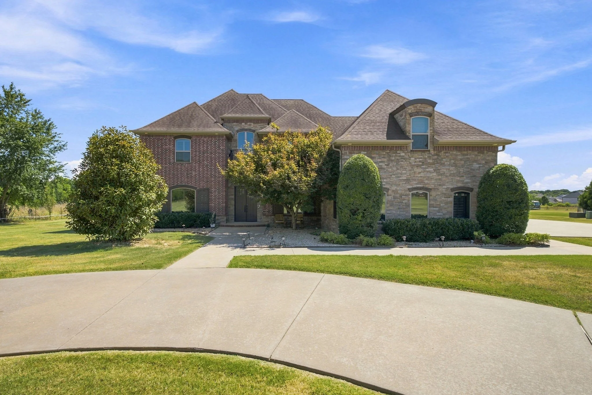 Welcome to Hebron Estate! The perfect spot to enjoy all Northwest Arkansas has to offer AND have fun at home.