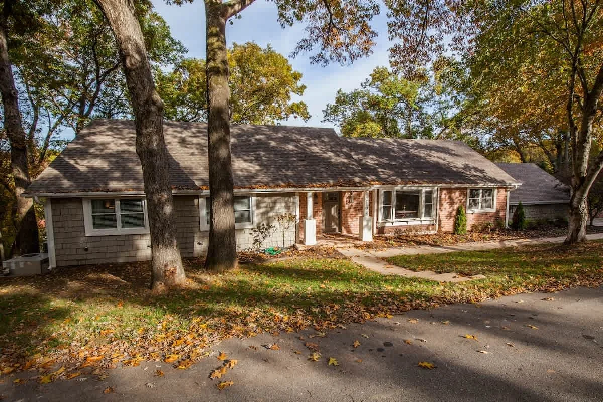 Welcome to The Almand House in Bentonville, home to Northwest Arkansas’ premier mountain bike trails, restaurants, and museums.