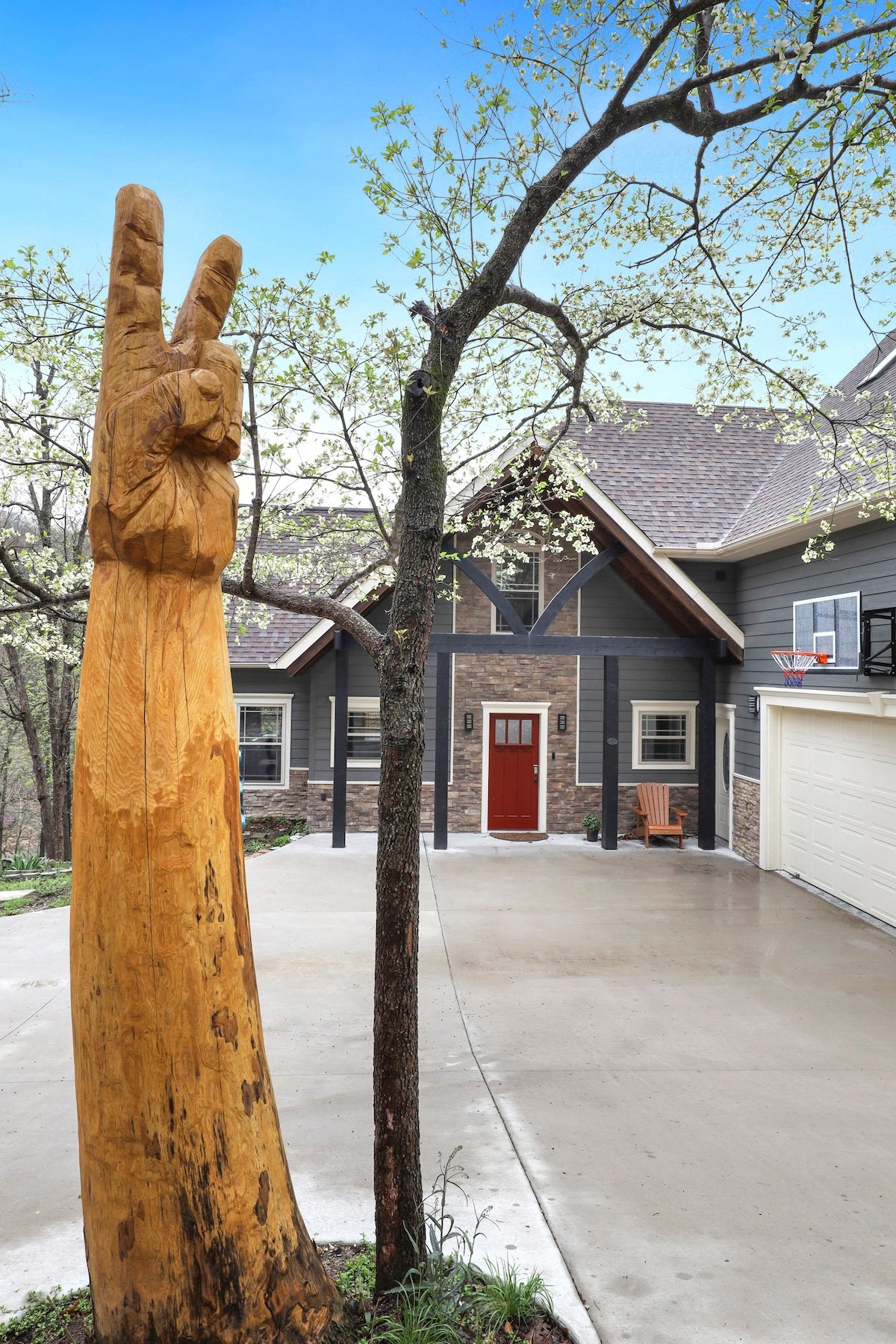 Welcome to Peace of the Shore. As you pull up to our home, you will be greeted by our hand-carved wooden peace sign, our inspiration for our home’s “peaceful” name! 